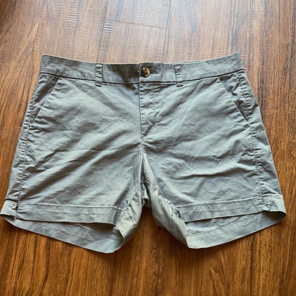 Old Navy gray everyday short mid rise size 12 - Picture 2 of 5